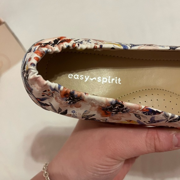 Easy Spirit Flower Flats - Picture 6 of 8